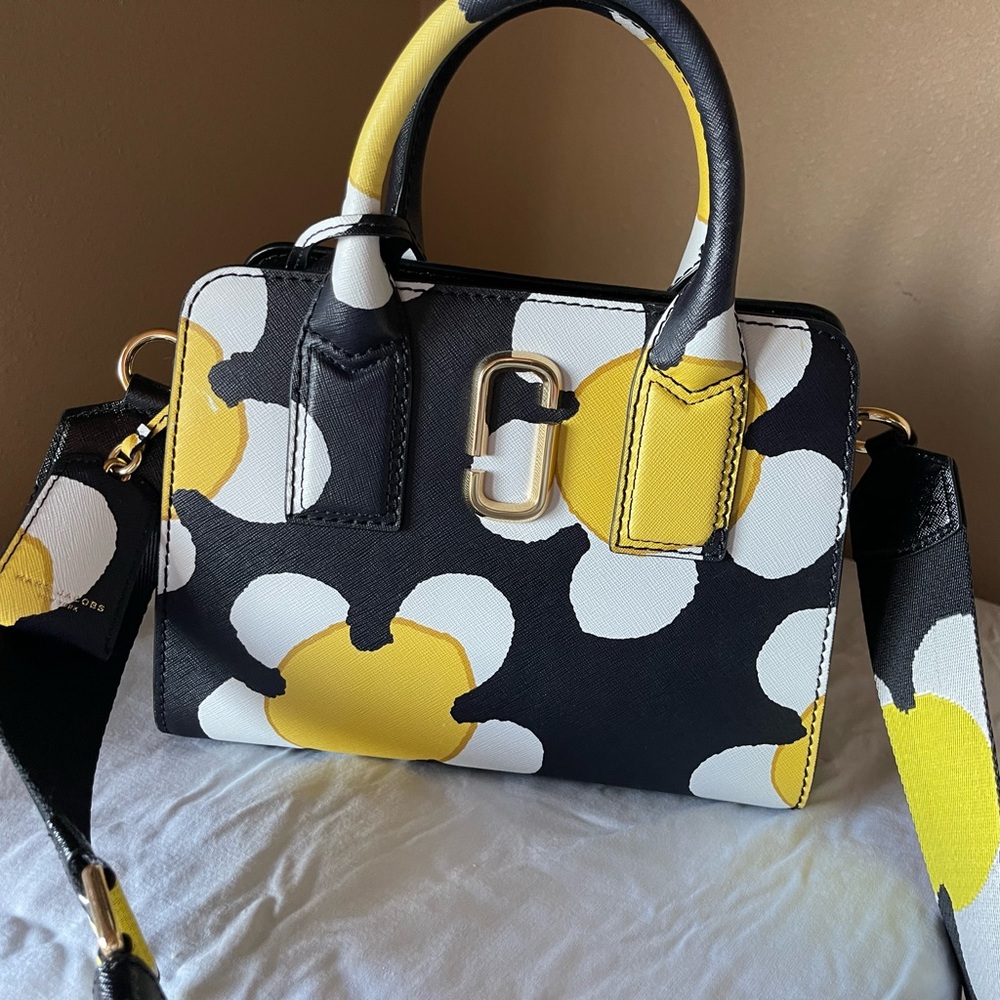 Marc Jacobs
Big Shot leather handbag